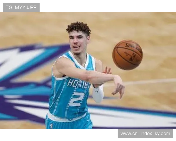 黄蜂团队进攻体系分析 鲍尔组织串联激活全队无球跑动战术